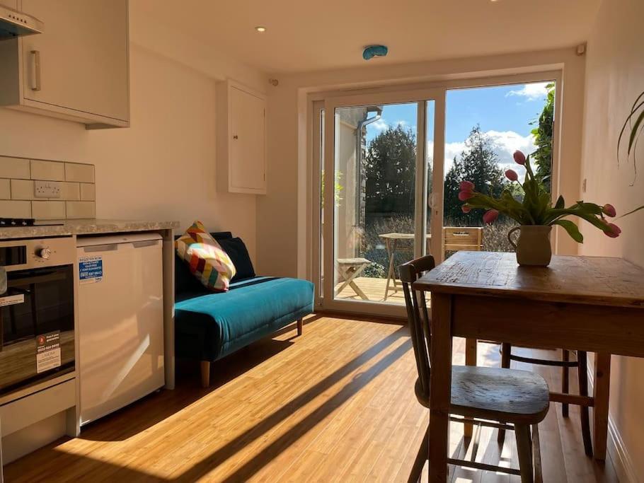 Ashcroft Apartment - Small Home Away From Home แอชเบอร์ตัน ภายนอก รูปภาพ